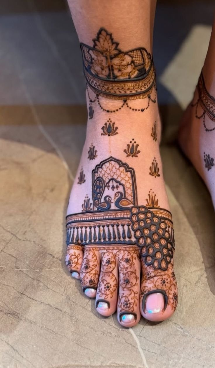 Stunning Peacock Foot Mehndi 5